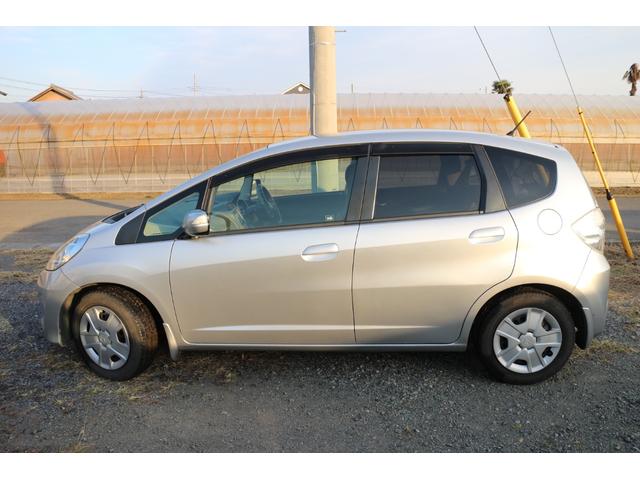 フィットハイブリッド ベースグレード 運転席助手席エアバック Cコントロール キーレスエントリーキー パワーウィンドウ イモビライザー AUTOエアコン ABS PS 運転席エアバック(5枚目)