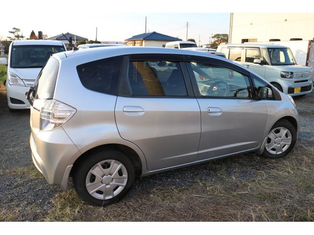 フィットハイブリッド ベースグレード 運転席助手席エアバック Cコントロール キーレスエントリーキー パワーウィンドウ イモビライザー AUTOエアコン ABS PS 運転席エアバック(6枚目)