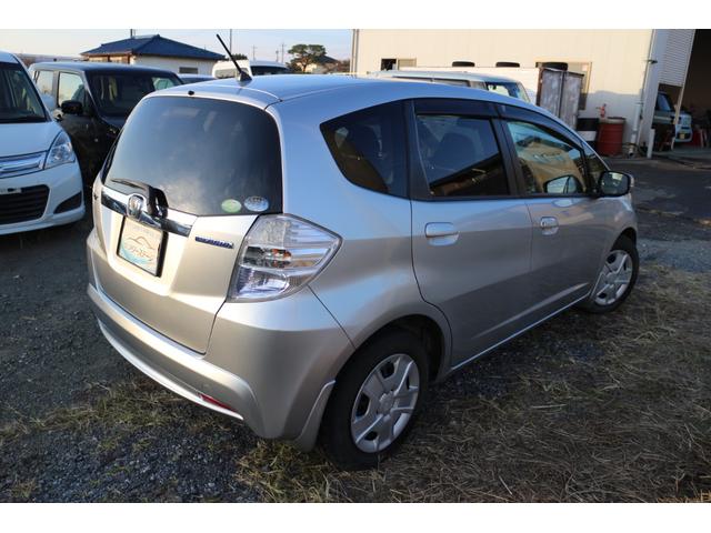 フィットハイブリッド ベースグレード 運転席助手席エアバック Cコントロール キーレスエントリーキー パワーウィンドウ イモビライザー AUTOエアコン ABS PS 運転席エアバック(7枚目)