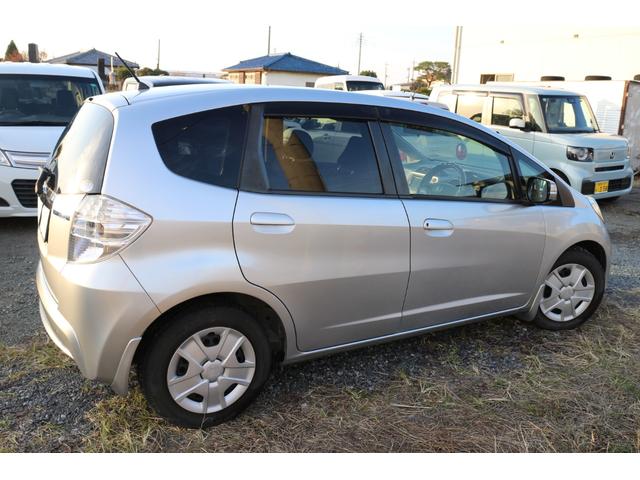 フィットハイブリッド ベースグレード 運転席助手席エアバック Cコントロール キーレスエントリーキー パワーウィンドウ イモビライザー AUTOエアコン ABS PS 運転席エアバック(8枚目)