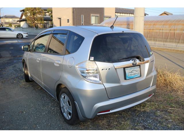 フィットハイブリッド ベースグレード 運転席助手席エアバック Cコントロール キーレスエントリーキー パワーウィンドウ イモビライザー AUTOエアコン ABS PS 運転席エアバック(9枚目)