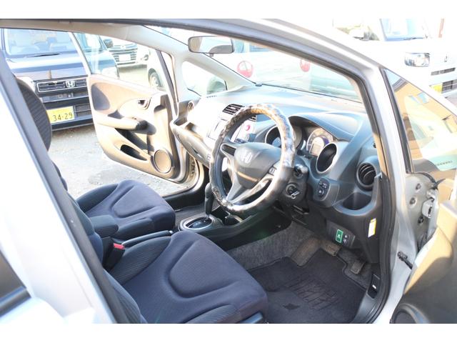 フィットハイブリッド ベースグレード 運転席助手席エアバック Cコントロール キーレスエントリーキー パワーウィンドウ イモビライザー AUTOエアコン ABS PS 運転席エアバック(14枚目)