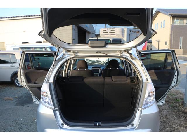 フィットハイブリッド ベースグレード 運転席助手席エアバック Cコントロール キーレスエントリーキー パワーウィンドウ イモビライザー AUTOエアコン ABS PS 運転席エアバック(21枚目)