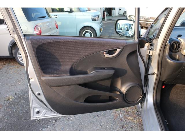 フィットハイブリッド ベースグレード 運転席助手席エアバック Cコントロール キーレスエントリーキー パワーウィンドウ イモビライザー AUTOエアコン ABS PS 運転席エアバック(33枚目)