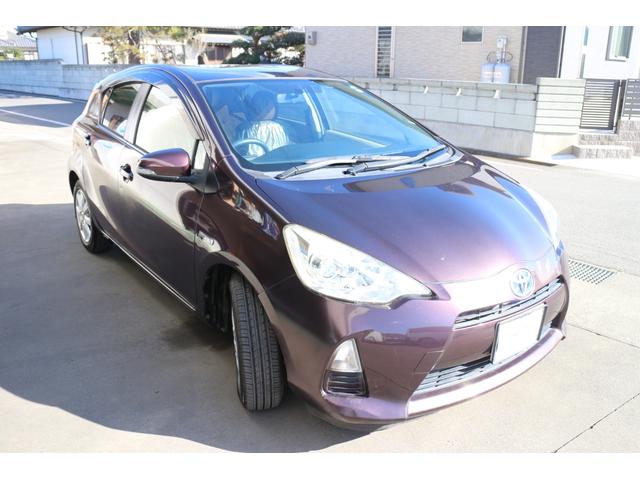 アクア Ｇ　パワーウィンドウ　ＡＢＳ　パワーステアリング　運転席，助手席エアバッグ　ワンセグ純正ナビ　バックカメラ　ステアリングリモコン　ＥＴＣ　Ｐスタート　電動格納ミラー（4枚目）