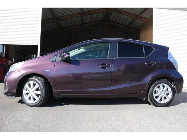 アクア Ｇ　パワーウィンドウ　ＡＢＳ　パワーステアリング　運転席，助手席エアバッグ　ワンセグ純正ナビ　バックカメラ　ステアリングリモコン　ＥＴＣ　Ｐスタート　電動格納ミラー（7枚目）