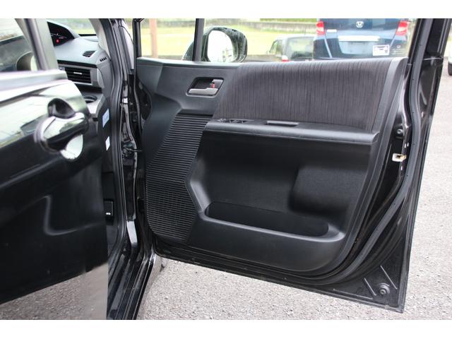 フリードハイブリッド ジャストセレクション 両側パワースライドドア スマートキー 社外アルミホイール ハーフレザーシート HIDヘッドライト フォグランプ クルーズコントロール ETC 横滑り防止装置 電動格納ミラー 純正ナビ バックカメラ(44枚目)