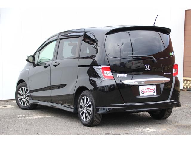 フリードハイブリッド ジャストセレクション　ギャザーズインターナビフルセグＢｌｕｅｔｏｏｔｈ対応　両側パワースライドドア　バックカメラ　ＨＩＤヘッドライト　ハーフレザーシート　スマートキー　ＥＴＣ　ウインカーミラー　純正アルミ　横滑り防止装置（12枚目）