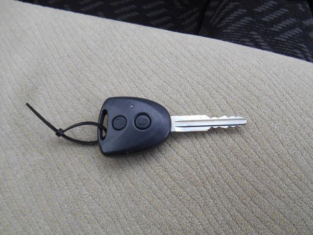 ムーヴ Xスペシャル ダブルエアバッグ キーレスエントリーキー イモビライザー オートエアコン フルフラットシート 運転席エアバック PS ベンチシート 衝突安全ボディ ABS パワーウィンドー(17枚目)