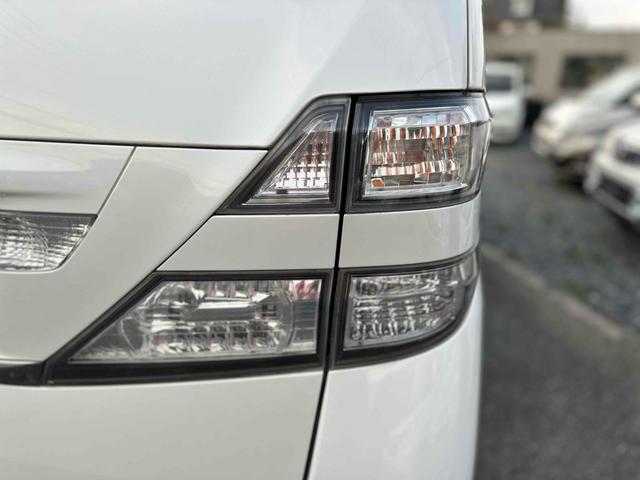 ヴェルファイア ２．４Ｚ　ＥＴＣ　バックカメラ　ナビ　クリアランスソナー　両側スライド・片側電動　ＨＩＤ　スマートキー　電動格納ミラー　３列シート　ＣＶＴ　アルミホイール　ＣＤ　盗難防止システム　衝突安全ボディ　ＡＢＳ　ＥＳＣ（29枚目）