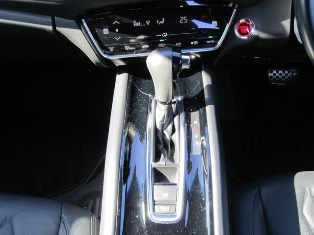 ヴェゼル ツーリング・ホンダセンシング　ＬＥＤフォグライトキルティングレザーシートルーフレール　衝突軽減ブレーキ　電動シート　ＶＳＡ　シートヒーター　オートエアコン　ＵＳＢ　ＥＴＣ　ＰＳ　スマートキーシステム　ＤＶＤ再生　ナビＴＶ　ＡＢＳ（18枚目）