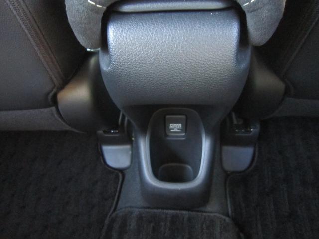 ヴェゼル ハイブリッドＲＳ・ホンダセンシング　ＬＥＤフォグライト運転席・助手席シートヒーター　ワンセグ　ＥＴＣ付　定期点検記録簿　サイドＳＲＳ　Ｒカメ　フルオートエアコン　ＵＳＢ接続　両席エアバック　スマキー　オートクルーズコントロール　ＴＶナビ（41枚目）