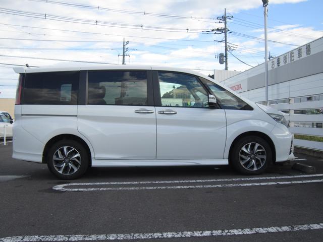 ステップワゴンスパーダ スパーダクールスピリットアドバンスパッケージβ　ホンダセンシングスーパーＵＶカット＋ＩＲカットフロントドアガラストリプルゾーンフルオートエアコン　ＬＥＤヘッドライト　３列シート　ＥＴＣ　クルコン　スマートキー　アイドリングストップ　ターボ　４ＷＤ（5枚目）