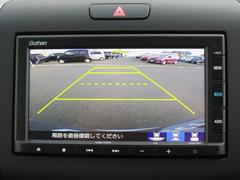 【バックカメラ】駐車時に後方がリアルタイム映像で確認できます。大型商業施設や立体駐車場での駐車時や、夜間のバック時に大活躍！運転スキルに関わらず、今や必須となった装備のひとつです！ 3