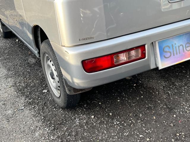 サンバーバン トランスポーター ワンオーナー 禁煙車 新品タイヤ 4AT タイミングチェーン 両側スライドドア 純正ラジオ キーレス パワステ パワーウィンドウ プライバシーガラス オーバーヘッドコンソール 運転席&助手席エアバック(8枚目)