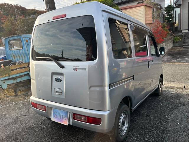 サンバーバン トランスポーター ワンオーナー 禁煙車 新品タイヤ 4AT タイミングチェーン 両側スライドドア 純正ラジオ キーレス パワステ パワーウィンドウ プライバシーガラス オーバーヘッドコンソール 運転席&助手席エアバック(11枚目)