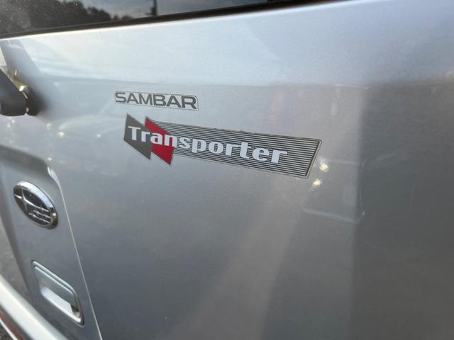サンバーバン トランスポーター ワンオーナー 禁煙車 新品タイヤ 4AT タイミングチェーン 両側スライドドア 純正ラジオ キーレス パワステ パワーウィンドウ プライバシーガラス オーバーヘッドコンソール 運転席&助手席エアバック(12枚目)