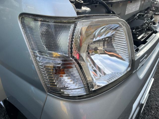 サンバーバン トランスポーター ワンオーナー 禁煙車 新品タイヤ 4AT タイミングチェーン 両側スライドドア 純正ラジオ キーレス パワステ パワーウィンドウ プライバシーガラス オーバーヘッドコンソール 運転席&助手席エアバック(16枚目)