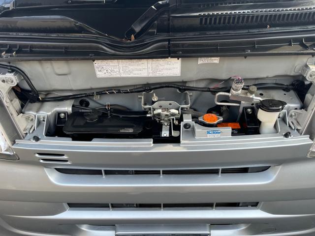 サンバーバン トランスポーター ワンオーナー 禁煙車 新品タイヤ 4AT タイミングチェーン 両側スライドドア 純正ラジオ キーレス パワステ パワーウィンドウ プライバシーガラス オーバーヘッドコンソール 運転席&助手席エアバック(17枚目)