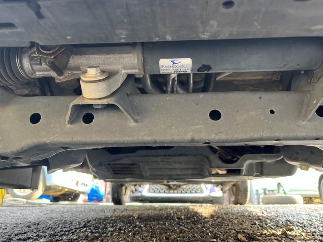 サンバーバン トランスポーター ワンオーナー 禁煙車 新品タイヤ 4AT タイミングチェーン 両側スライドドア 純正ラジオ キーレス パワステ パワーウィンドウ プライバシーガラス オーバーヘッドコンソール 運転席&助手席エアバック(19枚目)