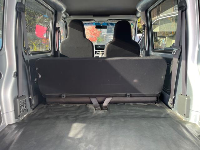 サンバーバン トランスポーター ワンオーナー 禁煙車 新品タイヤ 4AT タイミングチェーン 両側スライドドア 純正ラジオ キーレス パワステ パワーウィンドウ プライバシーガラス オーバーヘッドコンソール 運転席&助手席エアバック(30枚目)