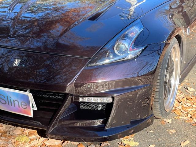 フェアレディＺ バージョンＳＴ　６速マニュアル　Ｖｅｉｌｓｉｄｅフルエアロ　ＮＩＳＭＯインナーブラックヘッドライト　Ｗｏｒｋ２１インチ　ＢＬＩＴＺ車高調　４本出しマフラー　ダックテール　ＬＥＤデイライト　スマートキー　ヴェイルサイド（3枚目）