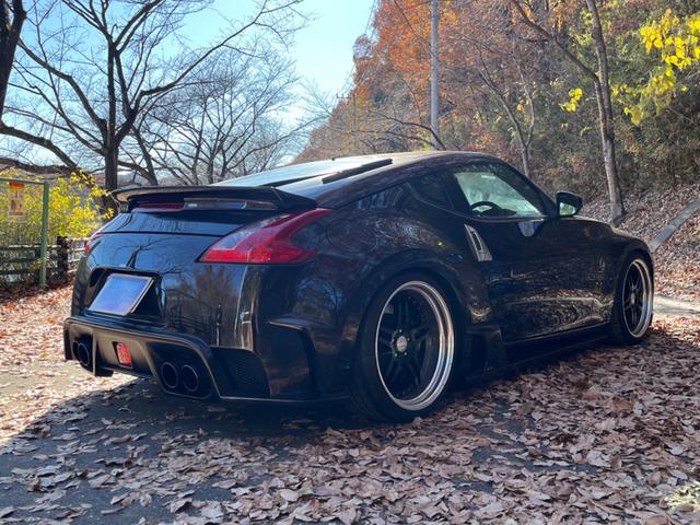 フェアレディＺ バージョンＳＴ　６速マニュアル　Ｖｅｉｌｓｉｄｅフルエアロ　ＮＩＳＭＯインナーブラックヘッドライト　Ｗｏｒｋ２１インチ　ＢＬＩＴＺ車高調　４本出しマフラー　ダックテール　ＬＥＤデイライト　スマートキー　ヴェイルサイド（10枚目）