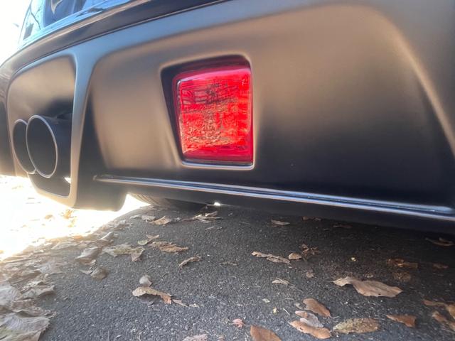 フェアレディＺ バージョンＳＴ　６速マニュアル　Ｖｅｉｌｓｉｄｅフルエアロ　ＮＩＳＭＯインナーブラックヘッドライト　Ｗｏｒｋ２１インチ　ＢＬＩＴＺ車高調　４本出しマフラー　ダックテール　ＬＥＤデイライト　スマートキー　ヴェイルサイド（13枚目）