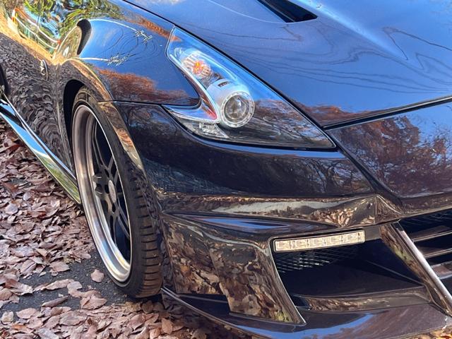 フェアレディＺ バージョンＳＴ　６速マニュアル　Ｖｅｉｌｓｉｄｅフルエアロ　ＮＩＳＭＯインナーブラックヘッドライト　Ｗｏｒｋ２１インチ　ＢＬＩＴＺ車高調　４本出しマフラー　ダックテール　ＬＥＤデイライト　スマートキー　ヴェイルサイド（21枚目）