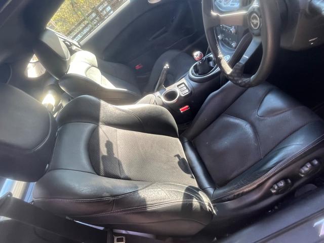 フェアレディＺ バージョンＳＴ　６速マニュアル　Ｖｅｉｌｓｉｄｅフルエアロ　ＮＩＳＭＯインナーブラックヘッドライト　Ｗｏｒｋ２１インチ　ＢＬＩＴＺ車高調　４本出しマフラー　ダックテール　ＬＥＤデイライト　スマートキー　ヴェイルサイド（28枚目）