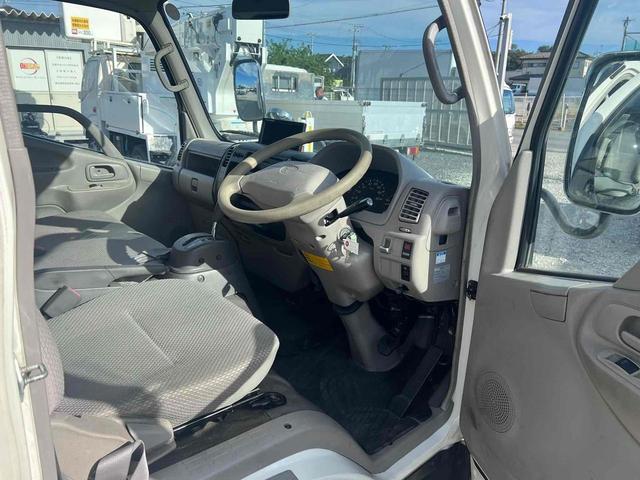 トヨエース 　標準ロングアルミバン　ラッシング１段　ＡＴ　積載量２０００　総重量５２１５　全長６２９幅１８８高３０１　箱内寸長４５０幅１７８高２０４　３人乗り　ディーゼル　ＥＴＣ　バックカメラ（14枚目）