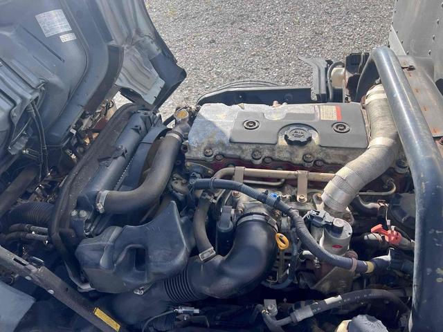 トヨエース 　標準ロングアルミバン　ラッシング１段　ＡＴ　積載量２０００　総重量５２１５　全長６２９幅１８８高３０１　箱内寸長４５０幅１７８高２０４　３人乗り　ディーゼル　ＥＴＣ　バックカメラ（30枚目）