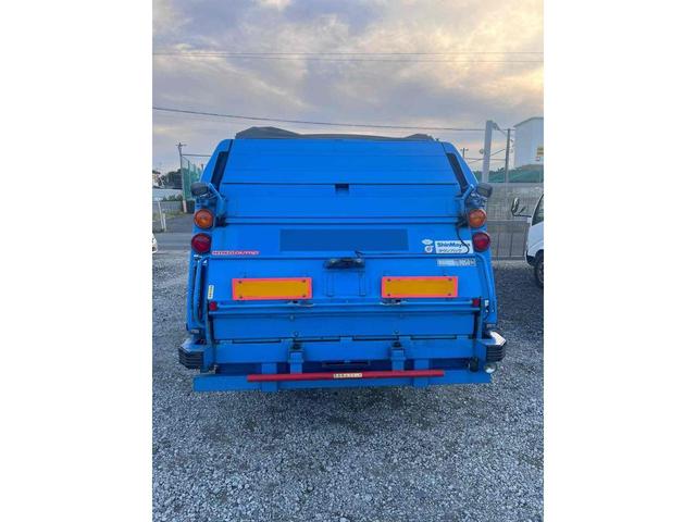 デュトロ パッカー車 プレス式 7.2M3 新明和 MT 後輪ダブル バックカメラ パワーウィンドウ ディーゼル 積載量3050 総重量7955 全長637幅209高234 3人乗り 4000cc(8枚目)