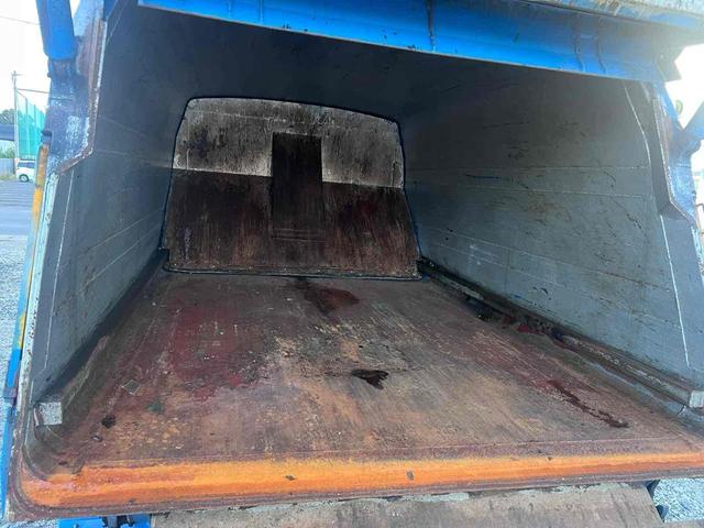 デュトロ パッカー車 プレス式 7.2M3 新明和 MT 後輪ダブル バックカメラ パワーウィンドウ ディーゼル 積載量3050 総重量7955 全長637幅209高234 3人乗り 4000cc(9枚目)