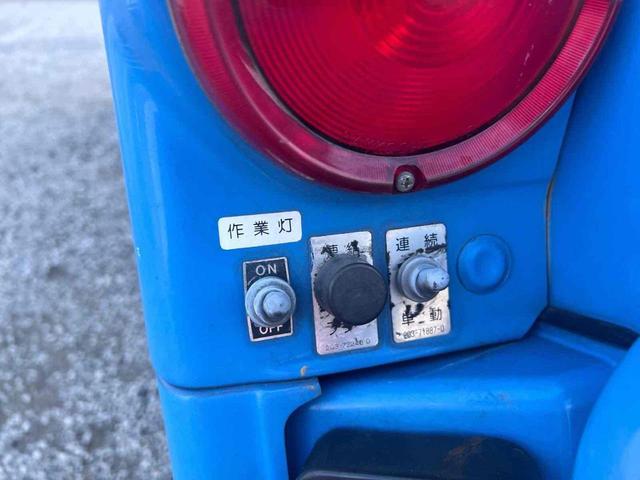 デュトロ パッカー車 プレス式 7.2M3 新明和 MT 後輪ダブル バックカメラ パワーウィンドウ ディーゼル 積載量3050 総重量7955 全長637幅209高234 3人乗り 4000cc(13枚目)