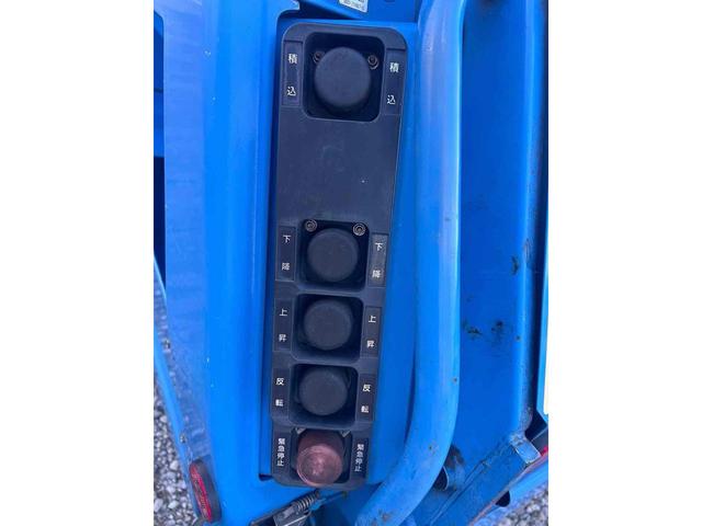 デュトロ パッカー車 プレス式 7.2M3 新明和 MT 後輪ダブル バックカメラ パワーウィンドウ ディーゼル 積載量3050 総重量7955 全長637幅209高234 3人乗り 4000cc(14枚目)