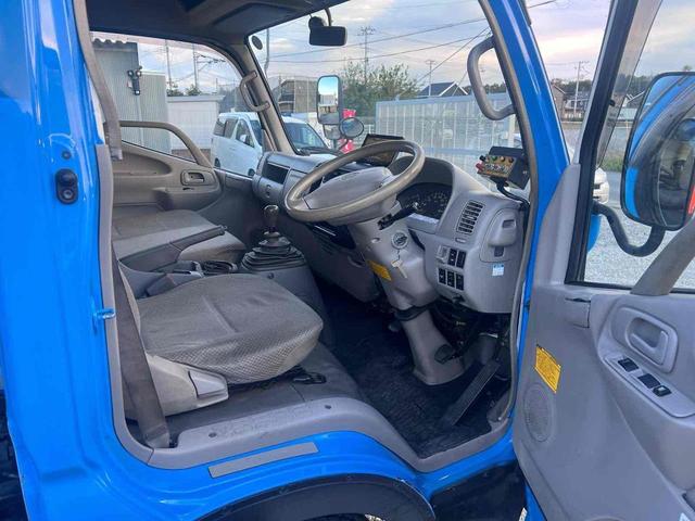 デュトロ パッカー車 プレス式 7.2M3 新明和 MT 後輪ダブル バックカメラ パワーウィンドウ ディーゼル 積載量3050 総重量7955 全長637幅209高234 3人乗り 4000cc(19枚目)