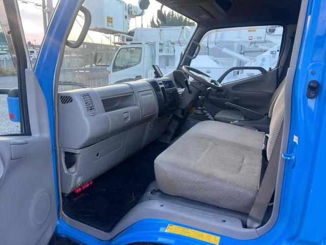 デュトロ パッカー車 プレス式 7.2M3 新明和 MT 後輪ダブル バックカメラ パワーウィンドウ ディーゼル 積載量3050 総重量7955 全長637幅209高234 3人乗り 4000cc(20枚目)