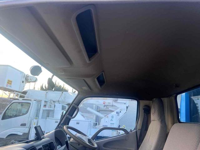 デュトロ パッカー車 プレス式 7.2M3 新明和 MT 後輪ダブル バックカメラ パワーウィンドウ ディーゼル 積載量3050 総重量7955 全長637幅209高234 3人乗り 4000cc(24枚目)