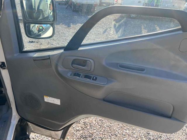 デュトロ 標準ロングアルミバン 4WD MT ディーゼル 総重量6575 積載量3000 ETC バックカメラ アイドリングストップ ESC エアコン パワーウィンドウ 箱内寸長460幅170高223 3人乗り(13枚目)