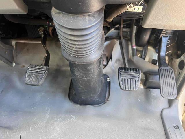 デュトロ 標準ロングアルミバン 4WD MT ディーゼル 総重量6575 積載量3000 ETC バックカメラ アイドリングストップ ESC エアコン パワーウィンドウ 箱内寸長460幅170高223 3人乗り(19枚目)