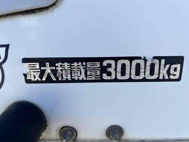 デュトロ 標準ロングアルミウィング 4WD MT AC ETC 3人乗り 総重量6565kg 積載量3000kg 全長630幅190高296 内寸長430幅182高195 Bカメラ ラッシング2段(13枚目)