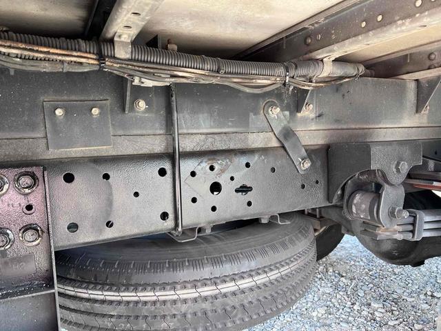 デュトロ 標準ロングアルミウィング 4WD MT AC ETC 3人乗り 総重量6565kg 積載量3000kg 全長630幅190高296 内寸長430幅182高195 Bカメラ ラッシング2段(36枚目)