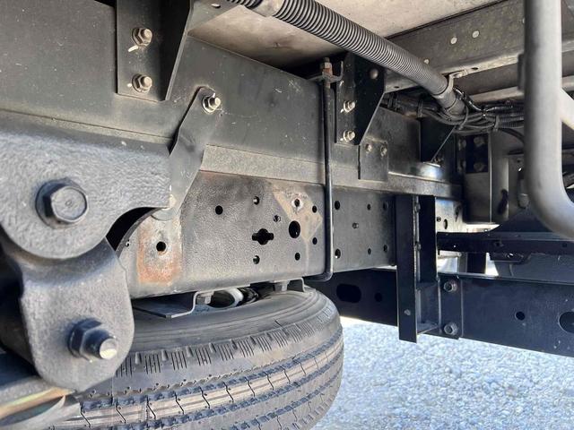 デュトロ 標準ロングアルミウィング 4WD MT AC ETC 3人乗り 総重量6565kg 積載量3000kg 全長630幅190高296 内寸長430幅182高195 Bカメラ ラッシング2段(37枚目)