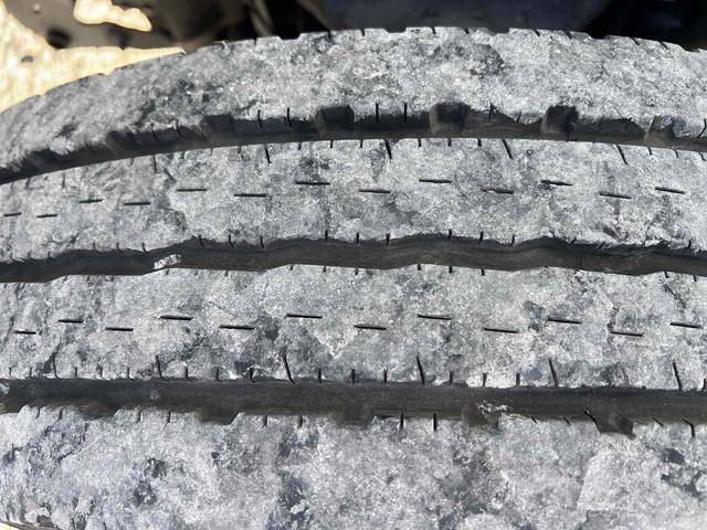 デュトロ 標準ロングアルミウィング 4WD MT AC ETC 3人乗り 総重量6565kg 積載量3000kg 全長630幅190高296 内寸長430幅182高195 Bカメラ ラッシング2段(41枚目)