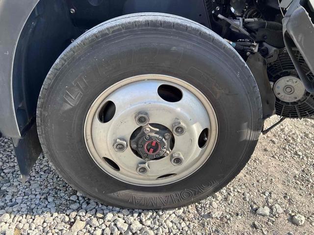 デュトロ 標準ロングアルミウィング 4WD MT AC ETC 3人乗り 総重量6565kg 積載量3000kg 全長630幅190高296 内寸長430幅182高195 Bカメラ ラッシング2段(43枚目)