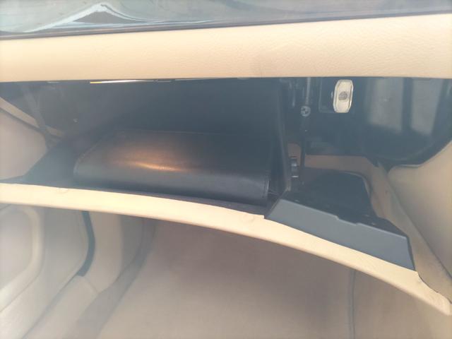 ７シリーズ ７４０ｉ　Ｍスポーツ　クラブセレクション　ＥＴＣ　オートクルーズコントロール　ナビ　アルミホイール　ＨＩＤ　サンルーフ　ＡＴ　シートヒーター　キーレスエントリー　パワーシート　革シート　ＡＢＳ　エアコン　パワーステアリング　パワーウィンドウ（12枚目）