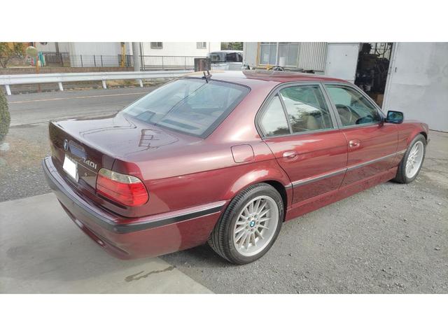 ７シリーズ ７４０ｉ　Ｍスポーツ　クラブセレクション　ＥＴＣ　オートクルーズコントロール　ナビ　アルミホイール　ＨＩＤ　サンルーフ　ＡＴ　シートヒーター　キーレスエントリー　パワーシート　革シート　ＡＢＳ　エアコン　パワーステアリング　パワーウィンドウ（16枚目）