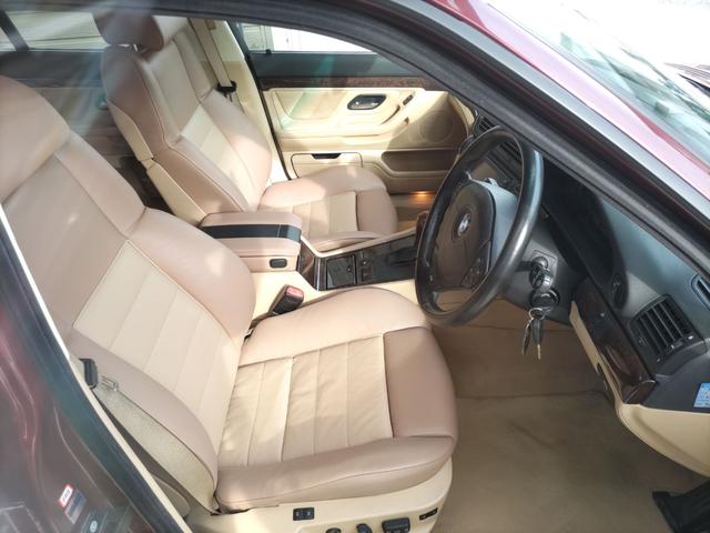 ７シリーズ ７４０ｉ　Ｍスポーツ　クラブセレクション　ＥＴＣ　オートクルーズコントロール　ナビ　アルミホイール　ＨＩＤ　サンルーフ　ＡＴ　シートヒーター　キーレスエントリー　パワーシート　革シート　ＡＢＳ　エアコン　パワーステアリング　パワーウィンドウ（36枚目）