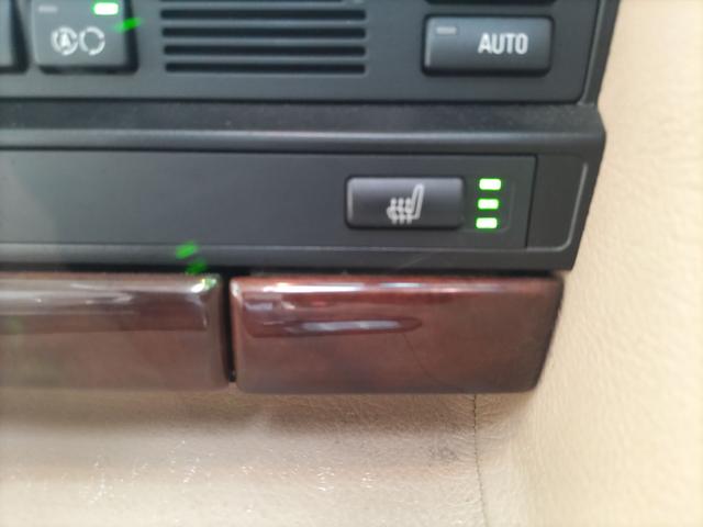 ７シリーズ ７４０ｉ　Ｍスポーツ　クラブセレクション　ＥＴＣ　オートクルーズコントロール　ナビ　アルミホイール　ＨＩＤ　サンルーフ　ＡＴ　シートヒーター　キーレスエントリー　パワーシート　革シート　ＡＢＳ　エアコン　パワーステアリング　パワーウィンドウ（42枚目）